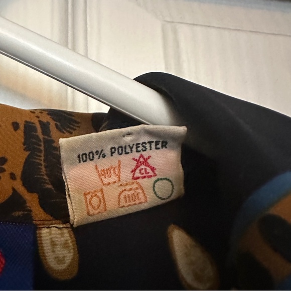 Patterned button up shirt - 100% polyester - Picture 7 of 8